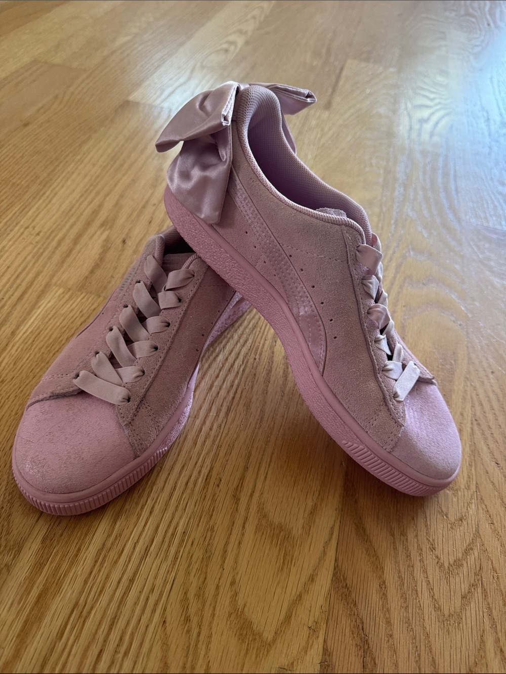 NWOT Women’s Puma Pink Suede Bow Accent Sneakers.  Sz 7.